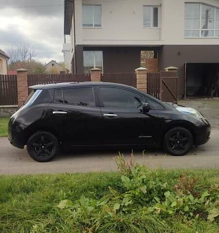 Черный Ниссан Лиф, объемом двигателя 0 л и пробегом 96 тыс. км за 4990 $, фото 14 на Automoto.ua