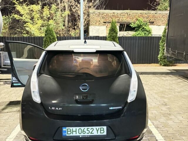 Черный Ниссан Лиф, объемом двигателя 0 л и пробегом 79 тыс. км за 4800 $, фото 14 на Automoto.ua