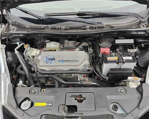 Черный Ниссан Лиф, объемом двигателя 0 л и пробегом 135 тыс. км за 5150 $, фото 10 на Automoto.ua