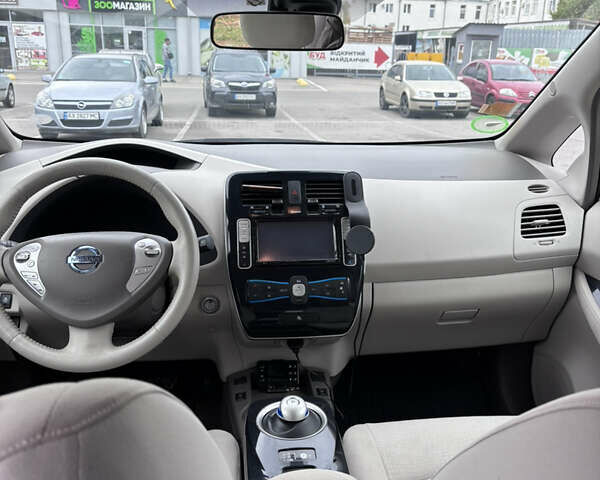 Черный Ниссан Лиф, объемом двигателя 0 л и пробегом 117 тыс. км за 5900 $, фото 11 на Automoto.ua