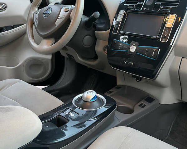 Черный Ниссан Лиф, объемом двигателя 0 л и пробегом 146 тыс. км за 8200 $, фото 7 на Automoto.ua