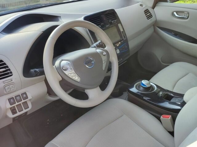 Черный Ниссан Лиф, объемом двигателя 1 л и пробегом 99 тыс. км за 6199 $, фото 4 на Automoto.ua