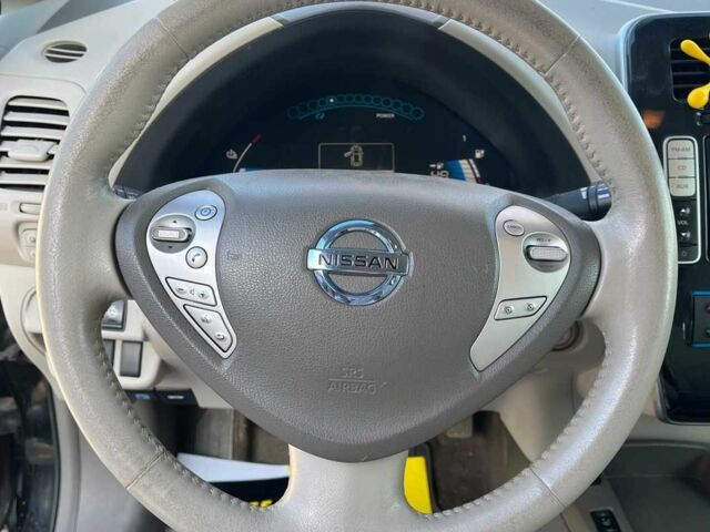 Черный Ниссан Лиф, объемом двигателя 0 л и пробегом 155 тыс. км за 5900 $, фото 10 на Automoto.ua