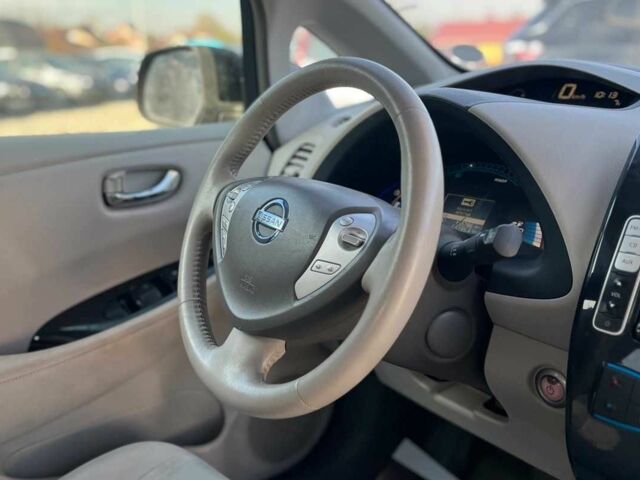 Черный Ниссан Лиф, объемом двигателя 0 л и пробегом 155 тыс. км за 5900 $, фото 14 на Automoto.ua