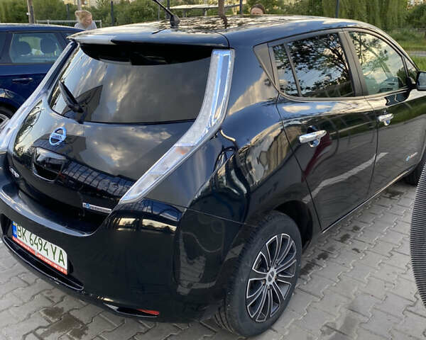 Черный Ниссан Лиф, объемом двигателя 0 л и пробегом 130 тыс. км за 5990 $, фото 3 на Automoto.ua