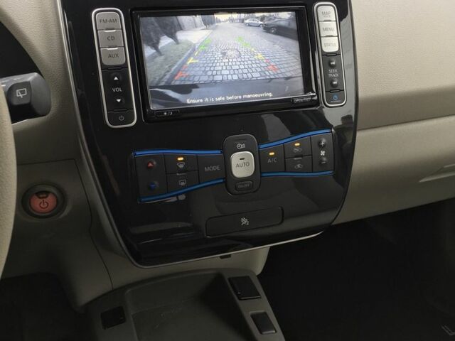 Черный Ниссан Лиф, объемом двигателя 0 л и пробегом 150 тыс. км за 4250 $, фото 10 на Automoto.ua