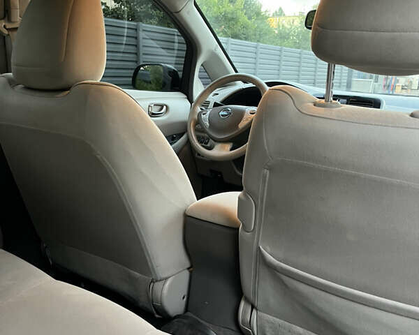 Черный Ниссан Лиф, объемом двигателя 0 л и пробегом 146 тыс. км за 8200 $, фото 6 на Automoto.ua