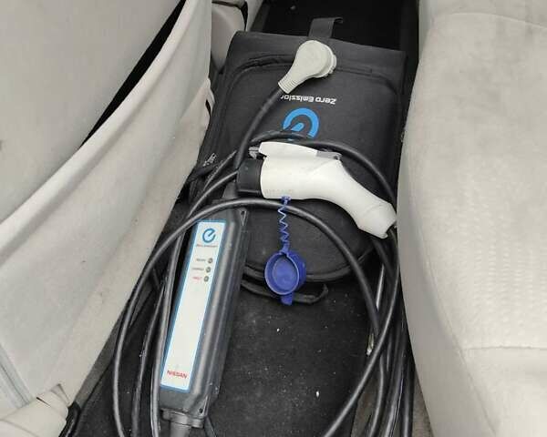 Черный Ниссан Лиф, объемом двигателя 0 л и пробегом 135 тыс. км за 5150 $, фото 8 на Automoto.ua