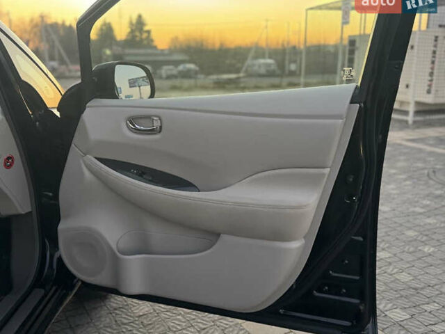 Черный Ниссан Лиф, объемом двигателя 0 л и пробегом 133 тыс. км за 4400 $, фото 35 на Automoto.ua