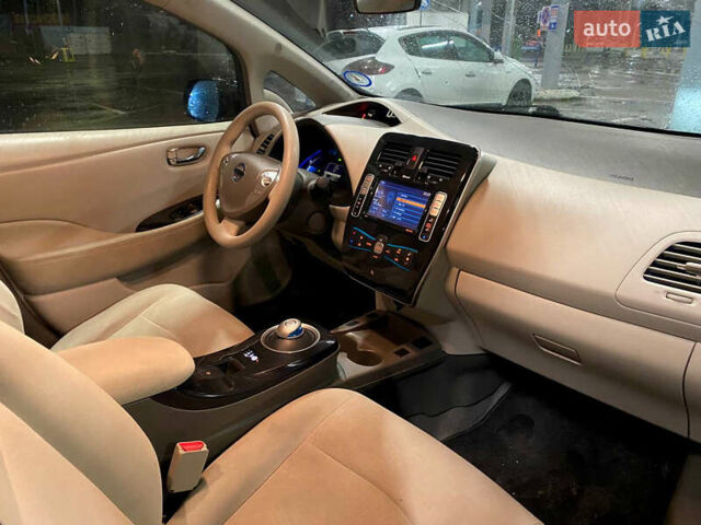 Черный Ниссан Лиф, объемом двигателя 0 л и пробегом 150 тыс. км за 3800 $, фото 10 на Automoto.ua