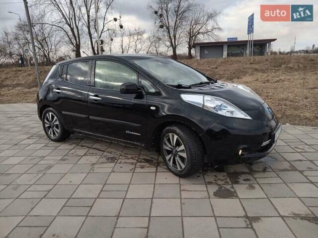 Черный Ниссан Лиф, объемом двигателя 0 л и пробегом 132 тыс. км за 4950 $, фото 1 на Automoto.ua