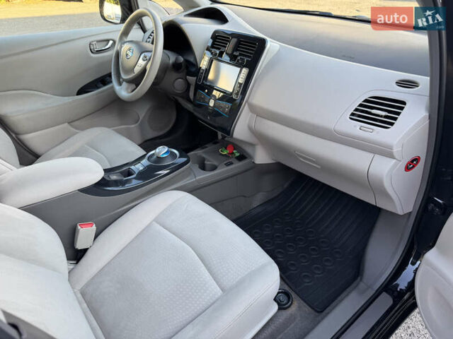 Черный Ниссан Лиф, объемом двигателя 0 л и пробегом 179 тыс. км за 5000 $, фото 7 на Automoto.ua