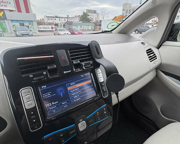 Черный Ниссан Лиф, объемом двигателя 0 л и пробегом 117 тыс. км за 6300 $, фото 17 на Automoto.ua