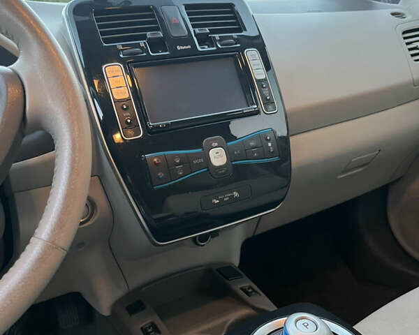 Черный Ниссан Лиф, объемом двигателя 0 л и пробегом 146 тыс. км за 8200 $, фото 8 на Automoto.ua