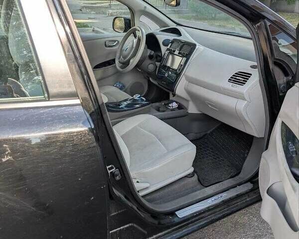 Черный Ниссан Лиф, объемом двигателя 0 л и пробегом 153 тыс. км за 3900 $, фото 2 на Automoto.ua