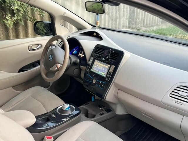 Черный Ниссан Лиф, объемом двигателя 0 л и пробегом 176 тыс. км за 4999 $, фото 2 на Automoto.ua