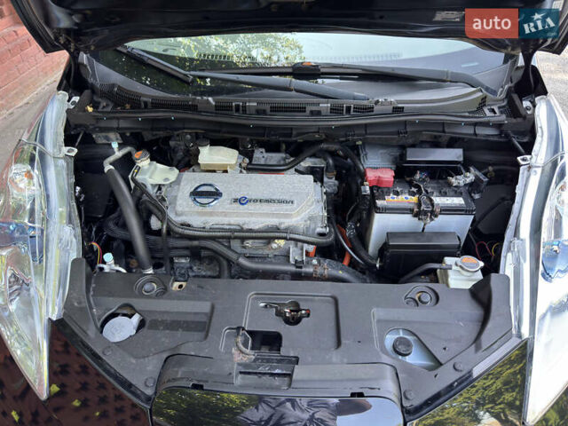 Чорний Ніссан Ліф, об'ємом двигуна 0 л та пробігом 90 тис. км за 5800 $, фото 21 на Automoto.ua