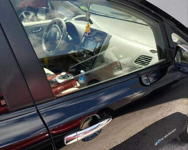 Черный Ниссан Лиф, объемом двигателя 0 л и пробегом 170 тыс. км за 5150 $, фото 6 на Automoto.ua