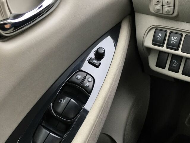 Черный Ниссан Лиф, объемом двигателя 0 л и пробегом 150 тыс. км за 4250 $, фото 12 на Automoto.ua