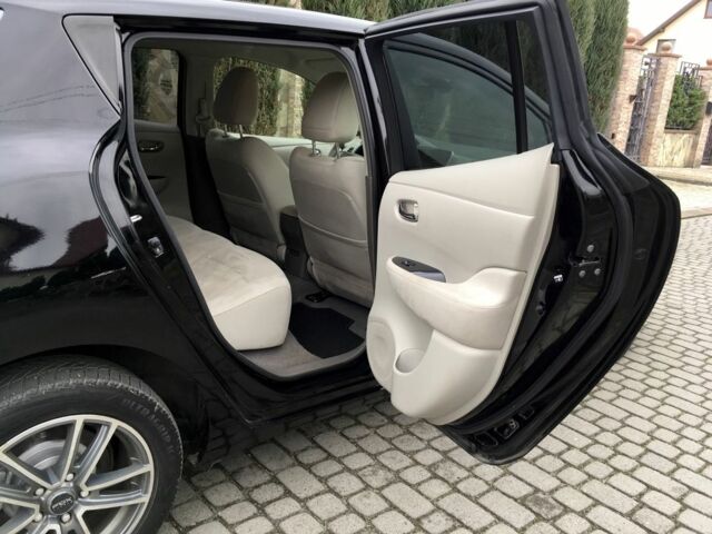 Черный Ниссан Лиф, объемом двигателя 0 л и пробегом 150 тыс. км за 4250 $, фото 6 на Automoto.ua