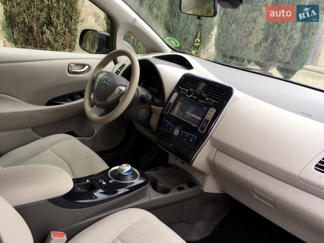 Черный Ниссан Лиф, объемом двигателя 0 л и пробегом 150 тыс. км за 4250 $, фото 4 на Automoto.ua