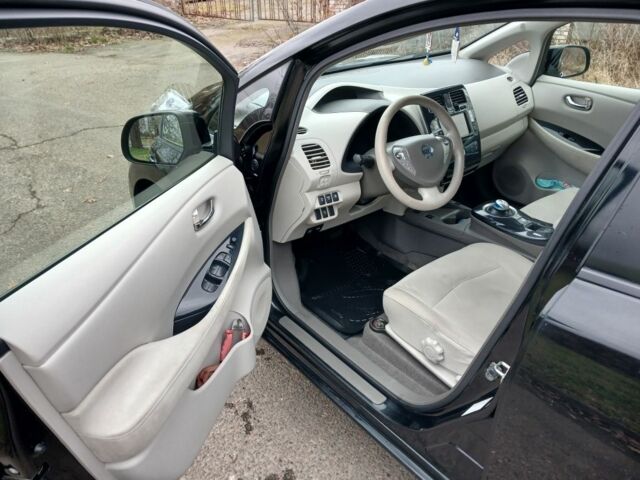 Черный Ниссан Лиф, объемом двигателя 0 л и пробегом 126 тыс. км за 5700 $, фото 5 на Automoto.ua