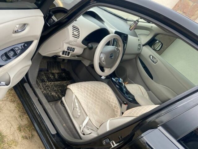 Черный Ниссан Лиф, объемом двигателя 0 л и пробегом 114 тыс. км за 5200 $, фото 4 на Automoto.ua