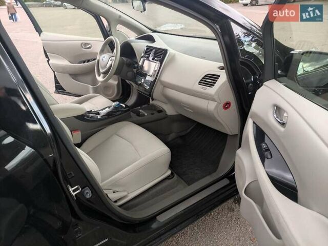 Черный Ниссан Лиф, объемом двигателя 0 л и пробегом 172 тыс. км за 5250 $, фото 16 на Automoto.ua