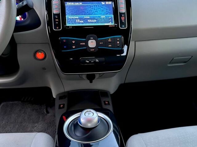 Черный Ниссан Лиф, объемом двигателя 0 л и пробегом 90 тыс. км за 5200 $, фото 5 на Automoto.ua