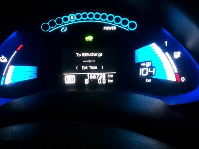 Черный Ниссан Лиф, объемом двигателя 0 л и пробегом 166 тыс. км за 5300 $, фото 4 на Automoto.ua