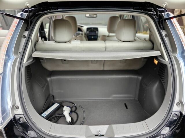 Черный Ниссан Лиф, объемом двигателя 0 л и пробегом 94 тыс. км за 3750 $, фото 6 на Automoto.ua