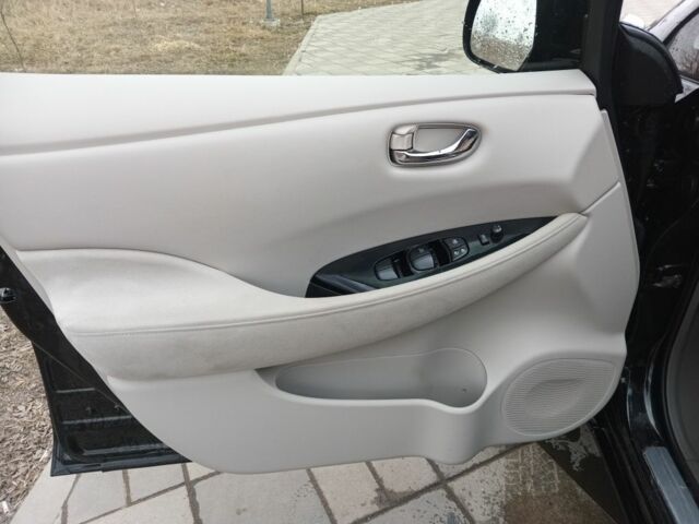 Чорний Ніссан Ліф, об'ємом двигуна 0 л та пробігом 132 тис. км за 4900 $, фото 5 на Automoto.ua