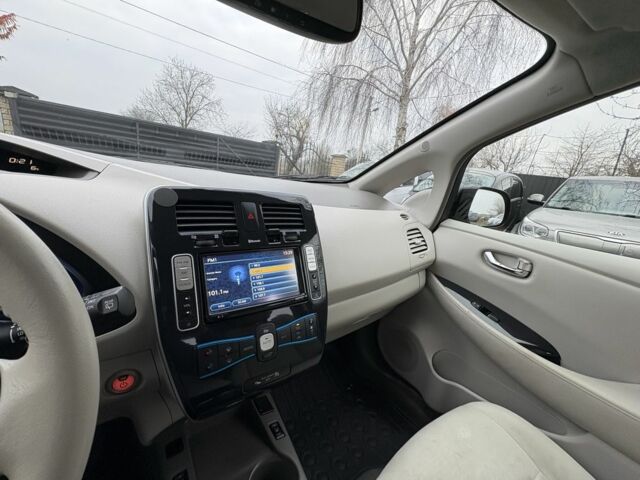 Чорний Ніссан Ліф, об'ємом двигуна 0 л та пробігом 97 тис. км за 4000 $, фото 18 на Automoto.ua