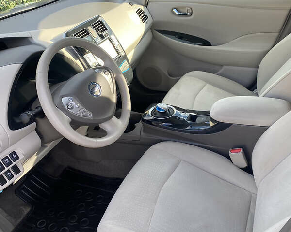 Черный Ниссан Лиф, объемом двигателя 0 л и пробегом 130 тыс. км за 5990 $, фото 4 на Automoto.ua