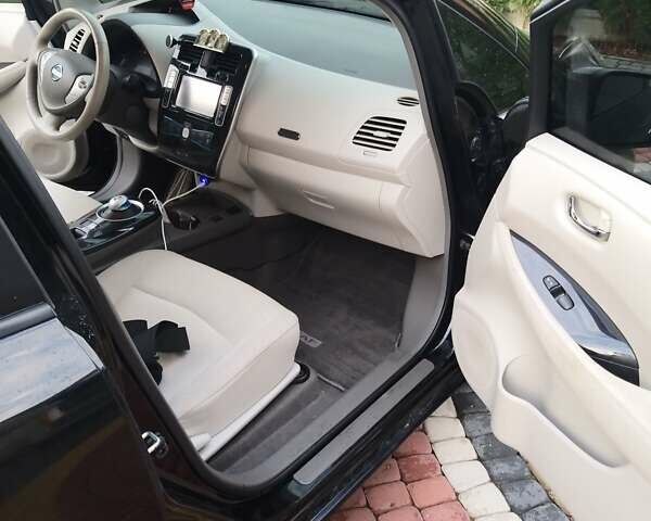 Черный Ниссан Лиф, объемом двигателя 0 л и пробегом 118 тыс. км за 4399 $, фото 25 на Automoto.ua