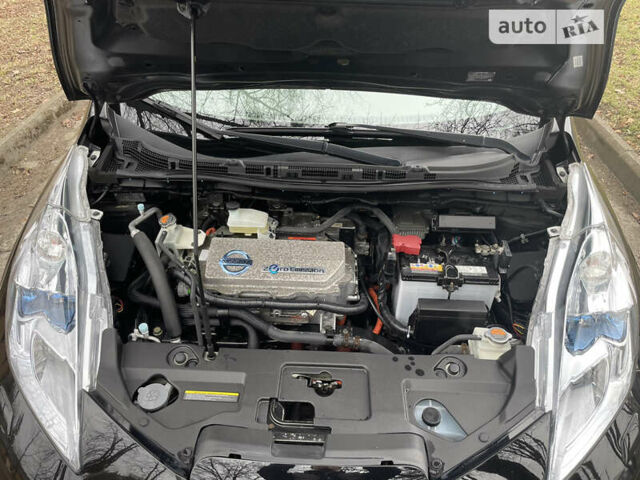 Черный Ниссан Лиф, объемом двигателя 0 л и пробегом 171 тыс. км за 5700 $, фото 29 на Automoto.ua