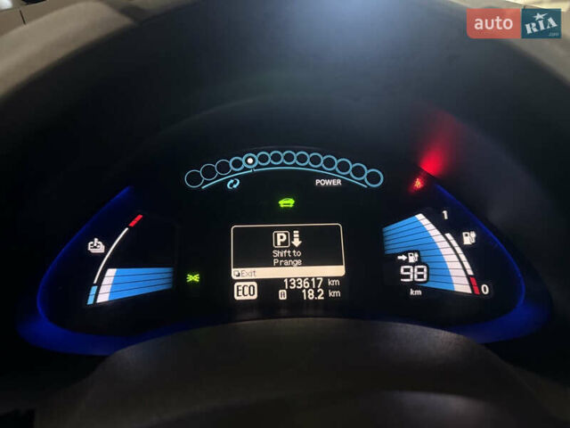 Черный Ниссан Лиф, объемом двигателя 0 л и пробегом 133 тыс. км за 4400 $, фото 16 на Automoto.ua