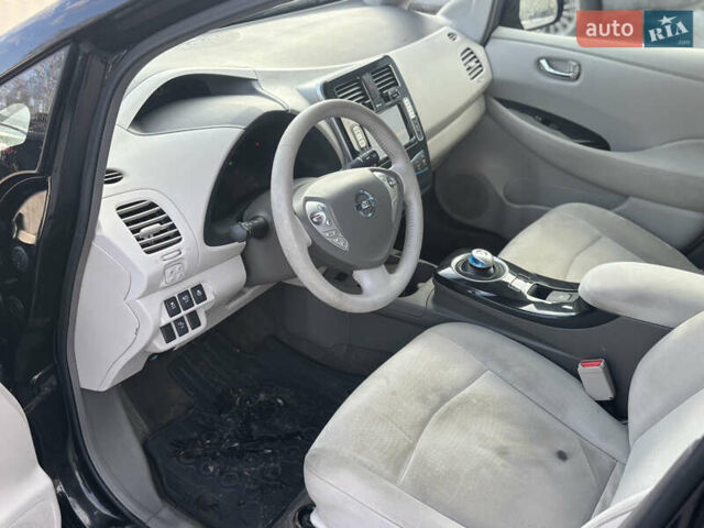 Черный Ниссан Лиф, объемом двигателя 0 л и пробегом 180 тыс. км за 3850 $, фото 12 на Automoto.ua