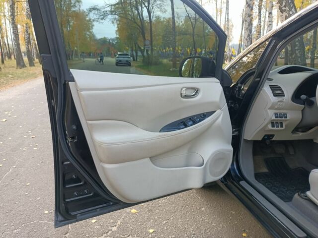 Чорний Ніссан Ліф, об'ємом двигуна 0 л та пробігом 159 тис. км за 4950 $, фото 9 на Automoto.ua
