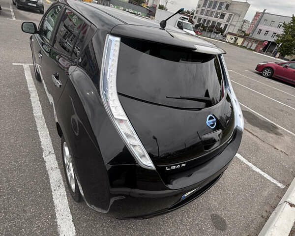 Черный Ниссан Лиф, объемом двигателя 0 л и пробегом 117 тыс. км за 5900 $, фото 7 на Automoto.ua