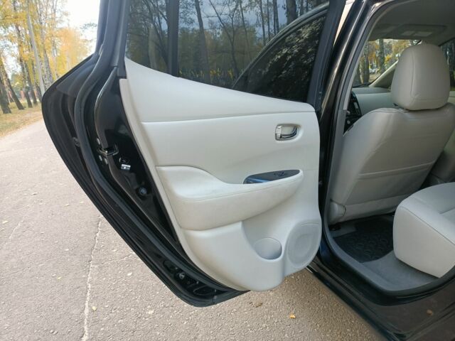 Чорний Ніссан Ліф, об'ємом двигуна 0 л та пробігом 159 тис. км за 4950 $, фото 12 на Automoto.ua