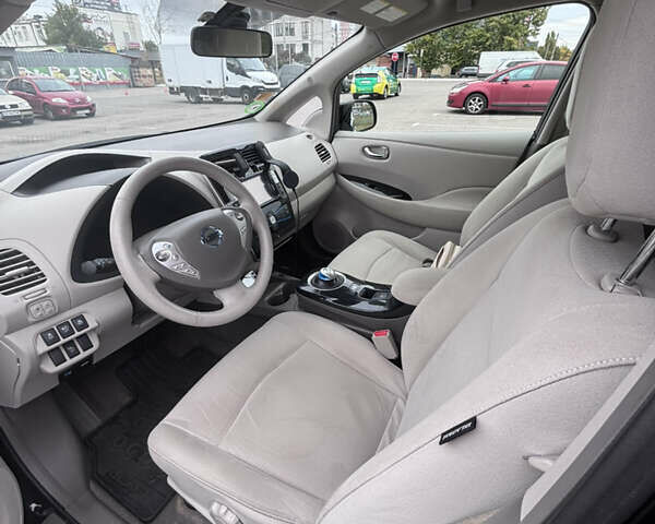 Черный Ниссан Лиф, объемом двигателя 0 л и пробегом 117 тыс. км за 5900 $, фото 12 на Automoto.ua