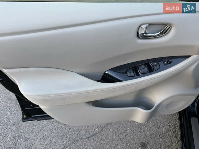 Черный Ниссан Лиф, объемом двигателя 0 л и пробегом 179 тыс. км за 5000 $, фото 10 на Automoto.ua