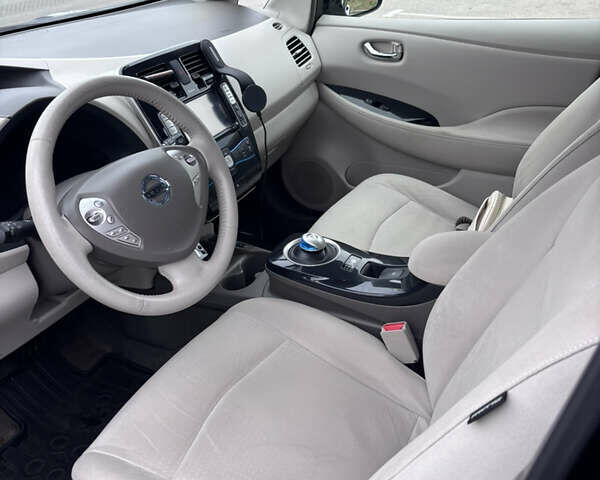 Черный Ниссан Лиф, объемом двигателя 0 л и пробегом 117 тыс. км за 6300 $, фото 14 на Automoto.ua