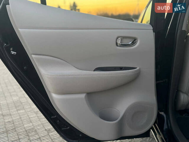 Черный Ниссан Лиф, объемом двигателя 0 л и пробегом 133 тыс. км за 4400 $, фото 32 на Automoto.ua