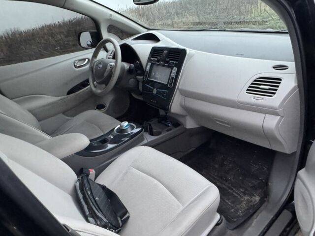 Черный Ниссан Лиф, объемом двигателя 0 л и пробегом 127 тыс. км за 3300 $, фото 5 на Automoto.ua