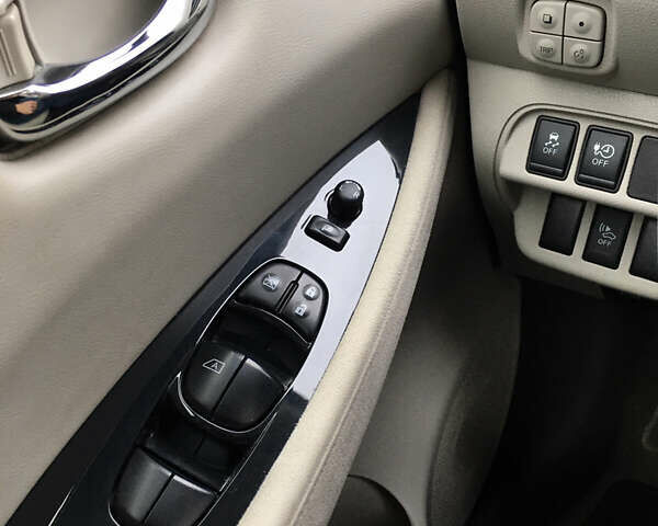 Черный Ниссан Лиф, объемом двигателя 0 л и пробегом 150 тыс. км за 4250 $, фото 12 на Automoto.ua