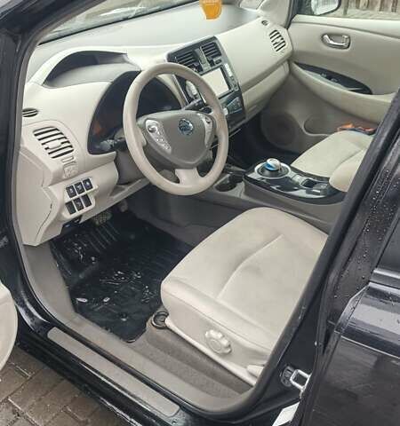 Черный Ниссан Лиф, объемом двигателя 0 л и пробегом 114 тыс. км за 5000 $, фото 18 на Automoto.ua