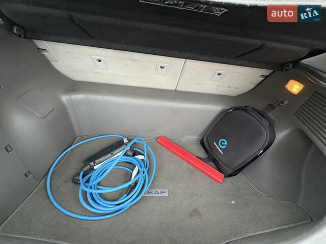 Чорний Ніссан Ліф, об'ємом двигуна 0 л та пробігом 97 тис. км за 4000 $, фото 16 на Automoto.ua