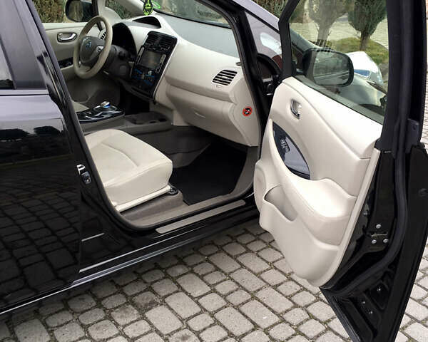 Черный Ниссан Лиф, объемом двигателя 0 л и пробегом 150 тыс. км за 4250 $, фото 5 на Automoto.ua